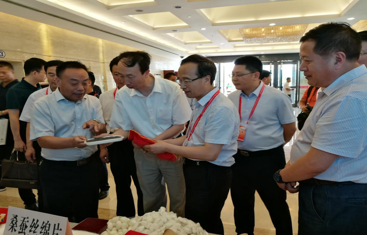 第二十三届兰洽会开幕 安康市蚕种场金康系列产品精彩亮相