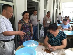市蚕种场发挥工会职能开展劳动竞赛活动