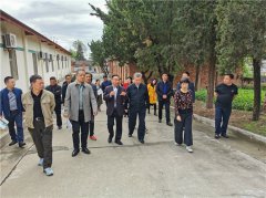 省人大常委会执法检查组到市蚕种场开展《畜牧法》实施情况检查